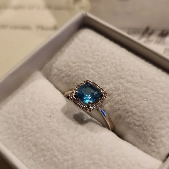 14k White Gold Ladies Blue & Diamond Ring ring - Picture 5 of 17